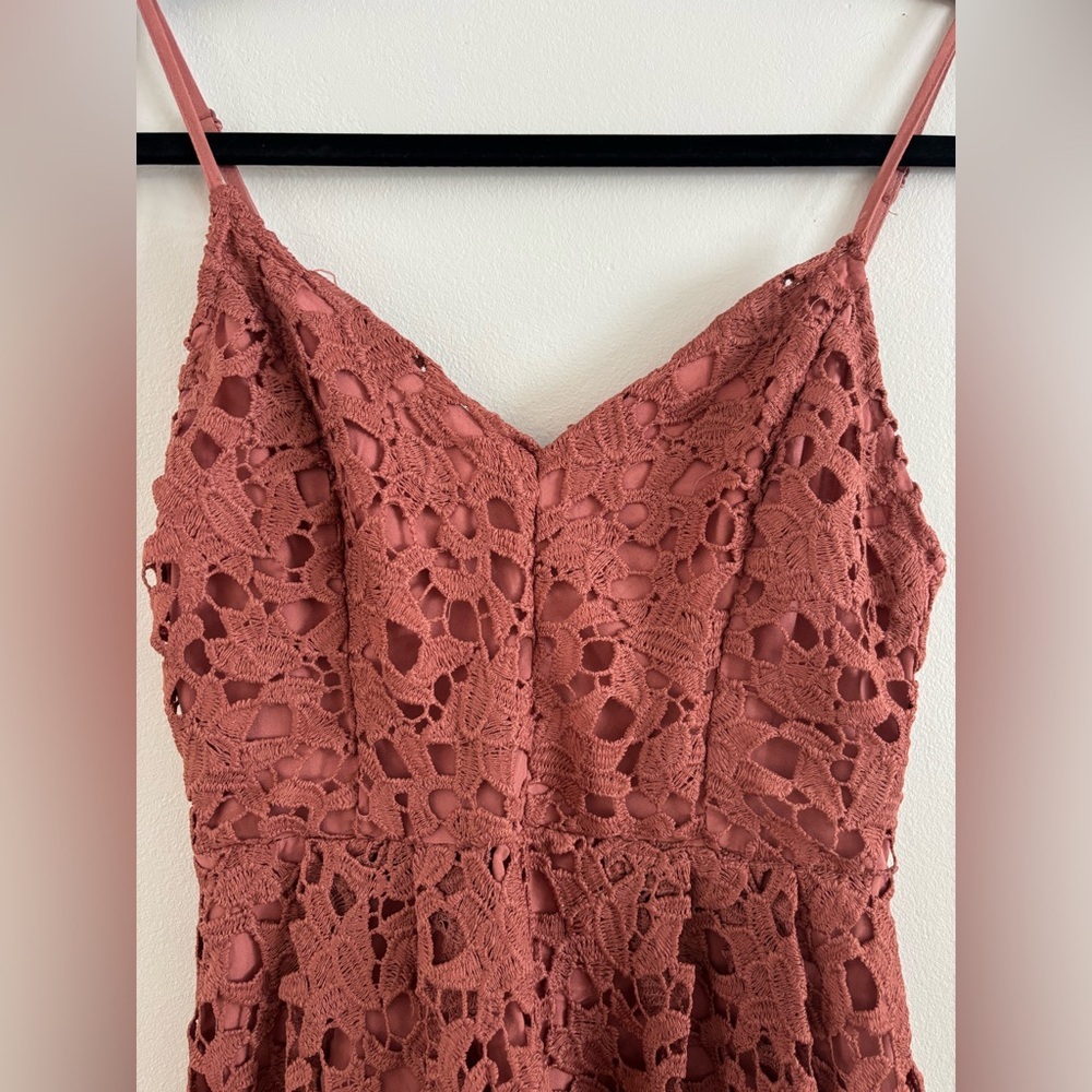Astr The Label Midi Dress Mauve |Size Small| Lace Overlay | Wedding Guest Dress - Picture 5 of 8